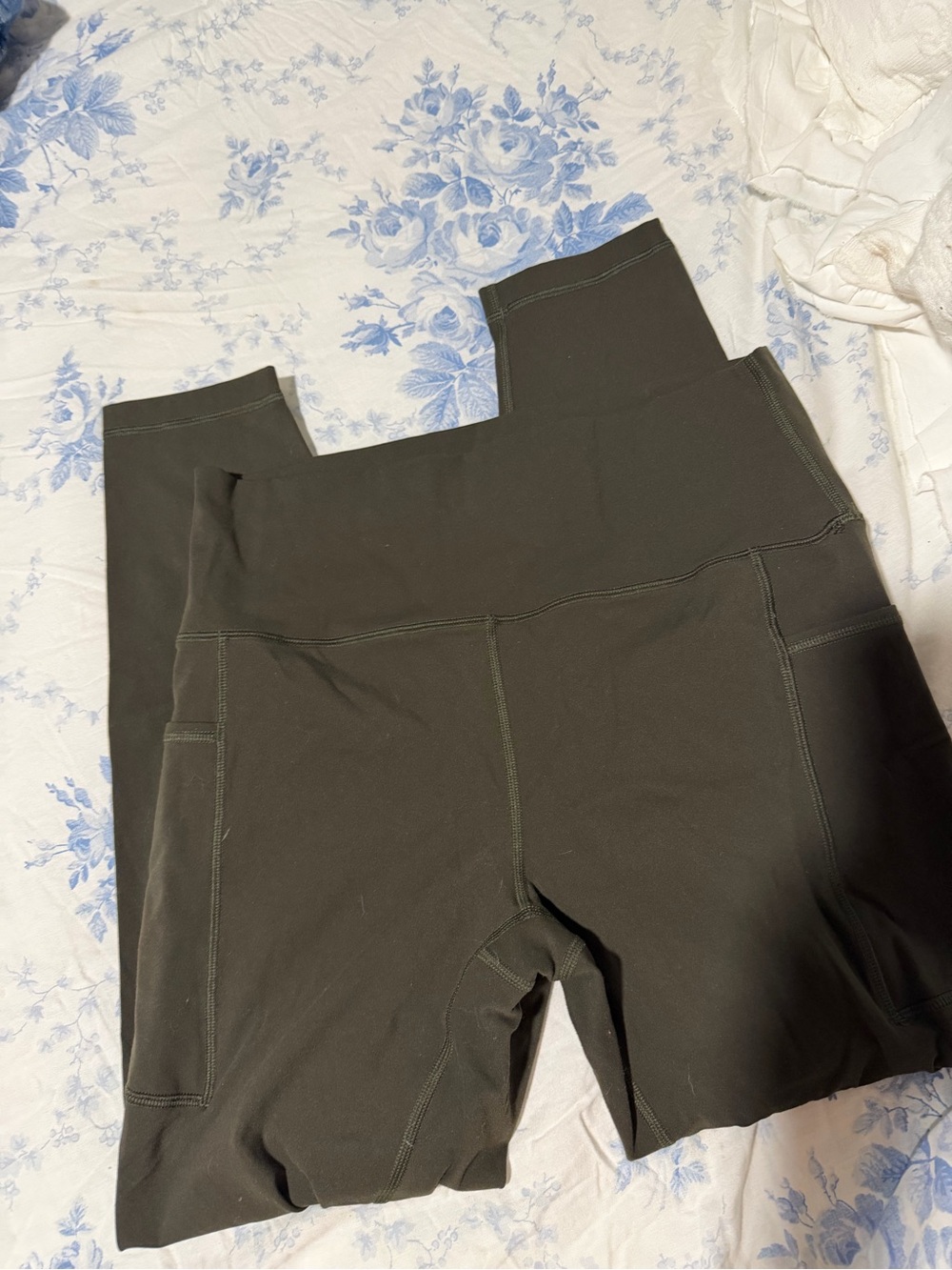 Halara High-Rise Olive Green Active Leggings with Side Pockets XL